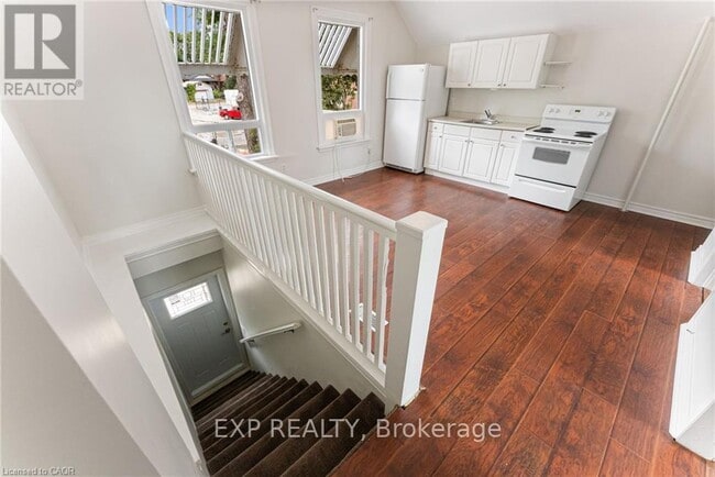 Photo - 208 East Avenue N