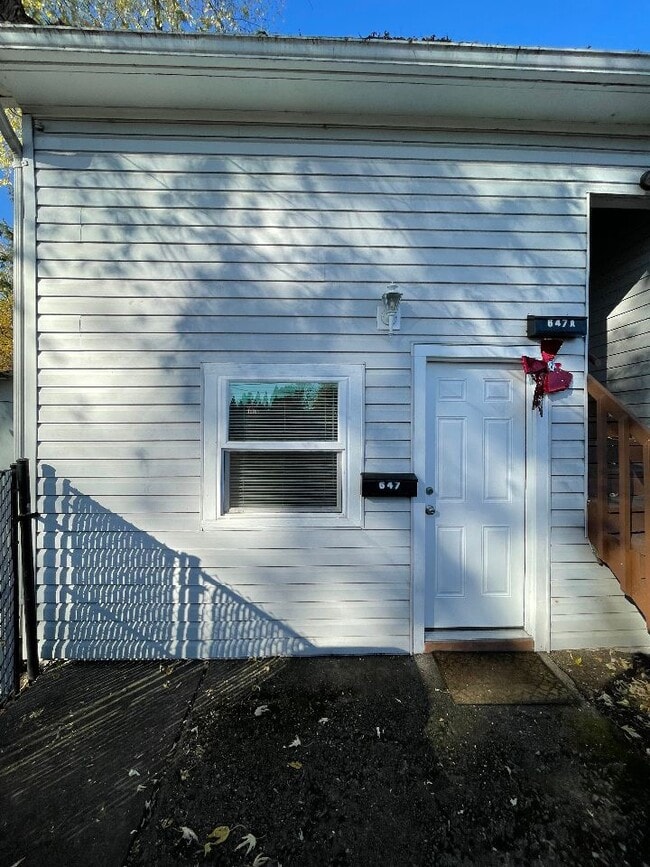 Studio Unit - 647 N Morton St Unit Studio