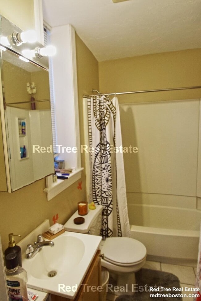 Photo - 17 Highgate St Unit 1