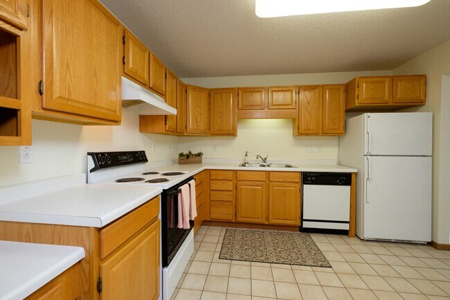 Pinehurst Apartments | 2 Bedroom Plan I | Kitchen | Dining - Pinehurst