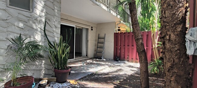 Building Photo - 6900 N Kendall Dr Unit a104 Rental