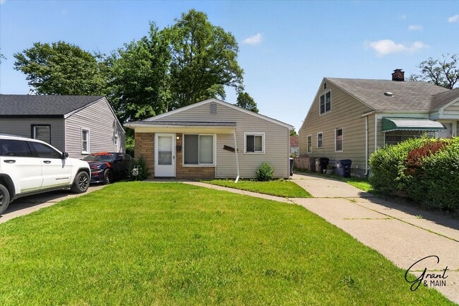 Building Photo - $1600 3 bedroom ranch