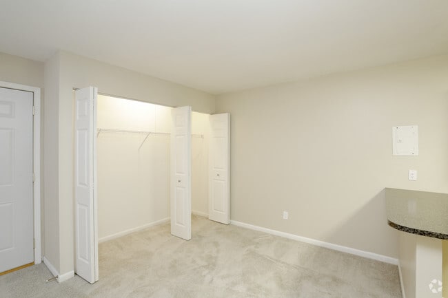 Yawl - Dining Room