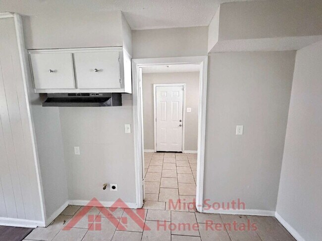 3325 Cedar Springs Dr