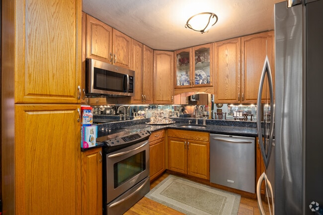 2BR, 1BA - 840SF - Kitchen
