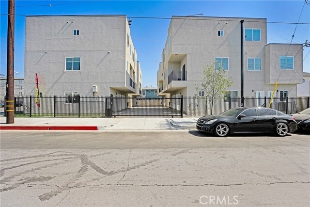 Photo - 11958 Vanowen St
