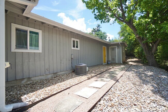 Photo - 1117 Mariposa Dr Unit B