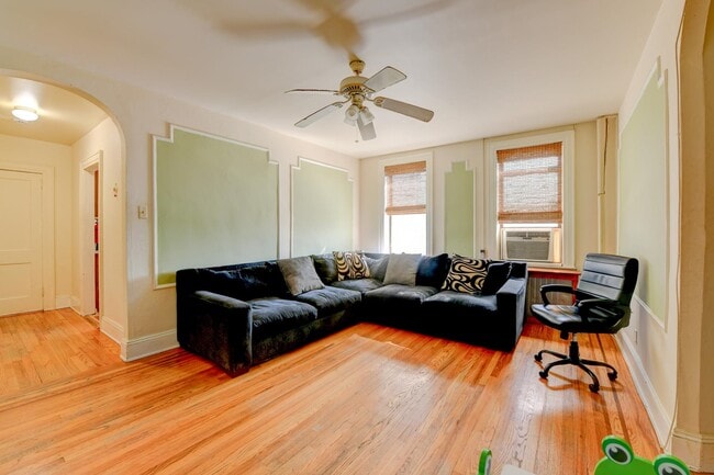 Building Photo - 901 Grand Ave Unit 2B