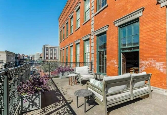 Photo - 2010 The Strand Unit 202