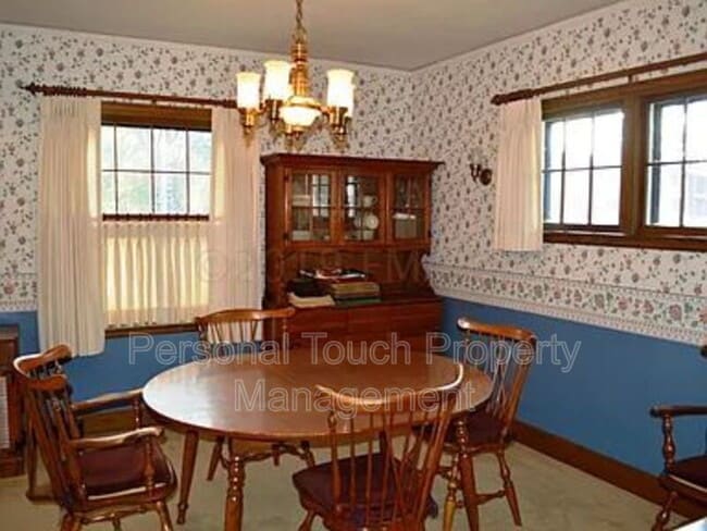 Photo - 704 8th St S