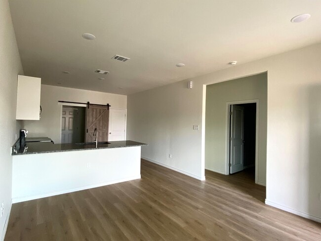 Photo - 1531 W Kilpatrick Ave