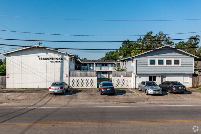 Gated Courtyard - The Yellowstone Apartments