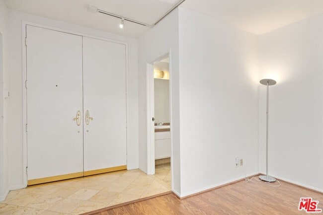 Photo - 1131 Alta Loma Rd Unidad 106