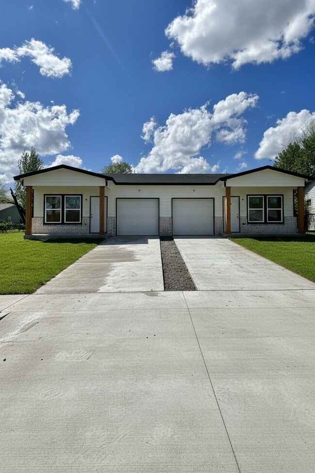 Building Photo - 6308 N Boulder Ave Unit A