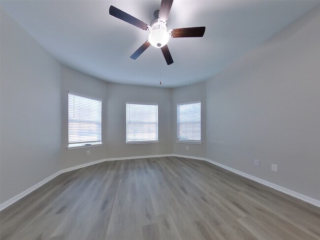 Photo - 916 American Monarch Dr