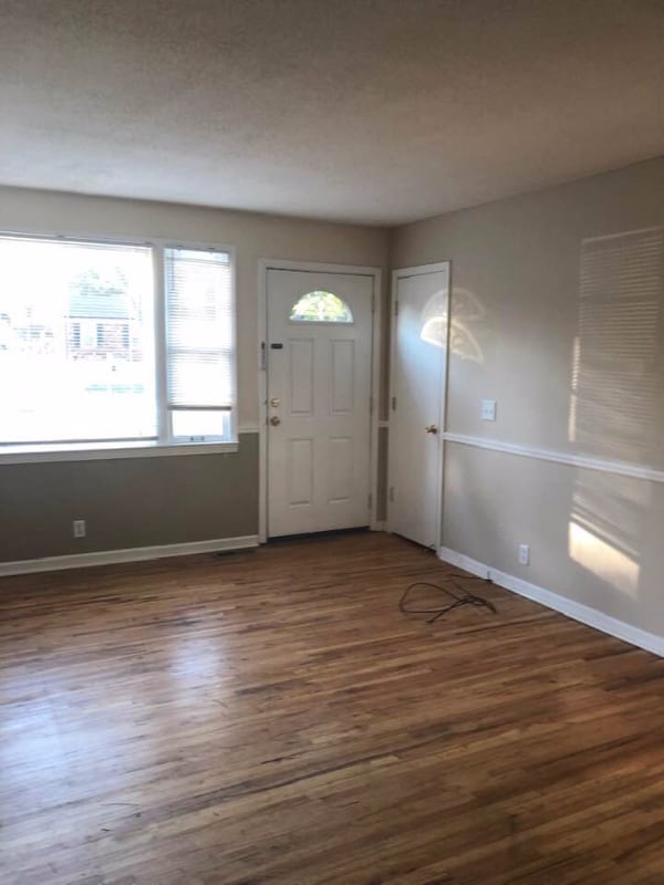 Photo - 240 Old Shackle Island Rd