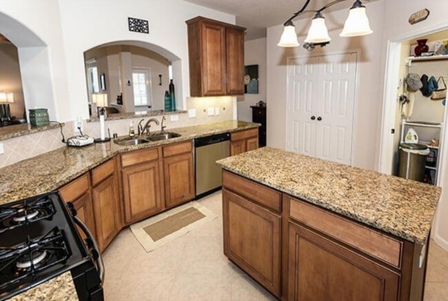 Photo - 2302 Cantabria Ln