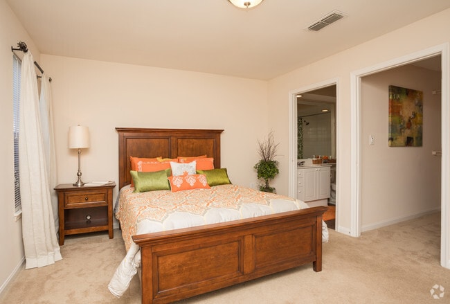 2BR, 2BA - 1,185 SF