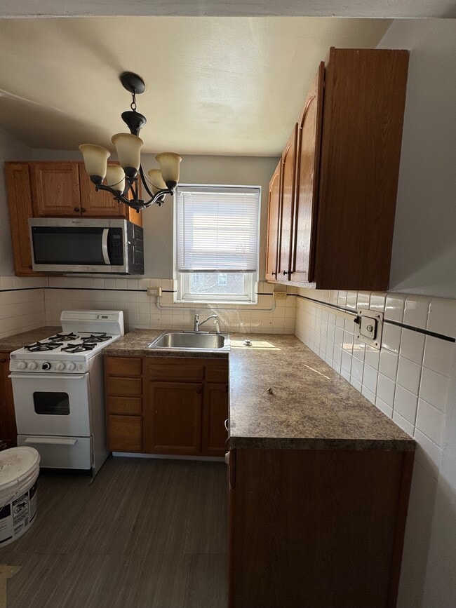 Building Photo - 628 Wynnewood Rd Unit 3rd Floor