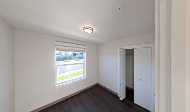 Photo - 900 N Oak Harbor St