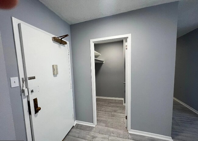 Photo - 3705 S George Mason Dr Unidad APT 1717S