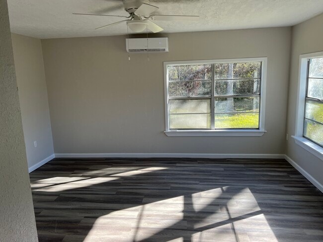 Photo - 421 Redbud Ridge