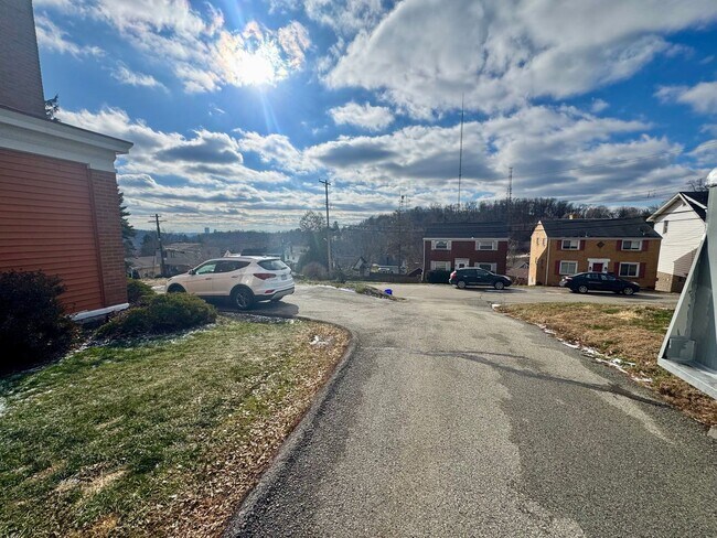 Photo - 4451 Highridge St Unidad 5