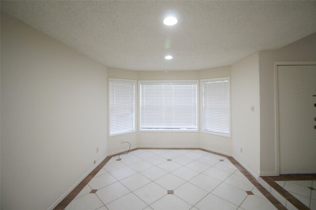 Photo - 1931 Vinces Bridge St