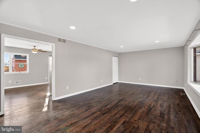 Photo - 927 Juliet Ln