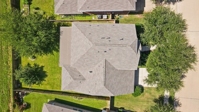 Photo - 714 Coggins Point Way