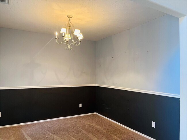 Photo - 2115 Vermillion Oak St