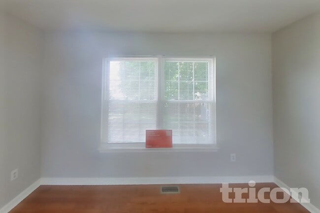 Photo - 1206 Primrose Ln