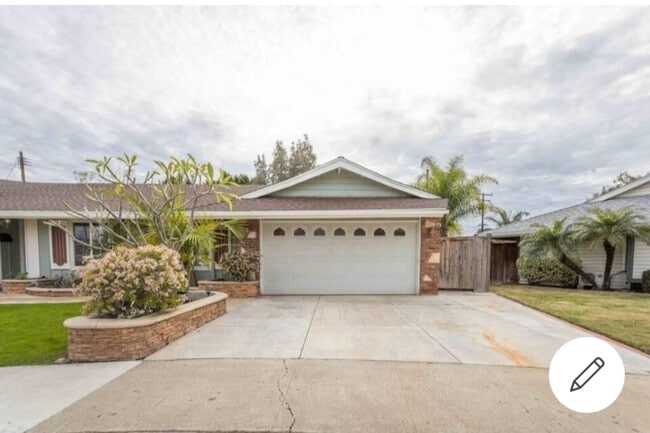 Building Photo - 2744 E Bennett Ave