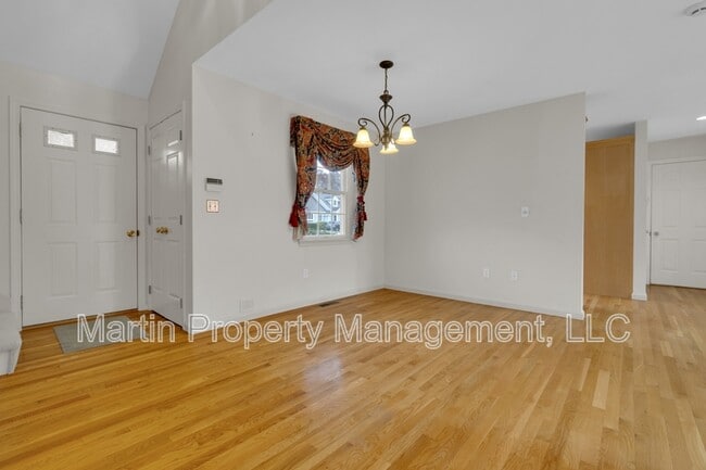 Building Photo - 319 Stearns St Rental