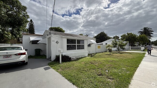 Building Photo - 208 NE 2nd Ave Rental