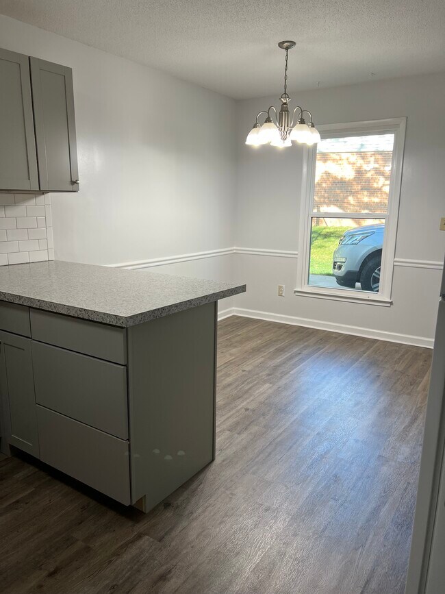 Photo - 305 Cornelia Dr