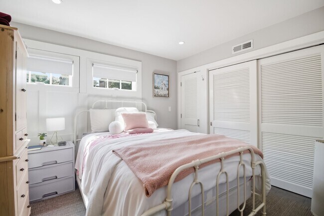 Photo - 28-B Charlotte Street- Amazing One Bedroom/Two Bathroom Freestanding Home