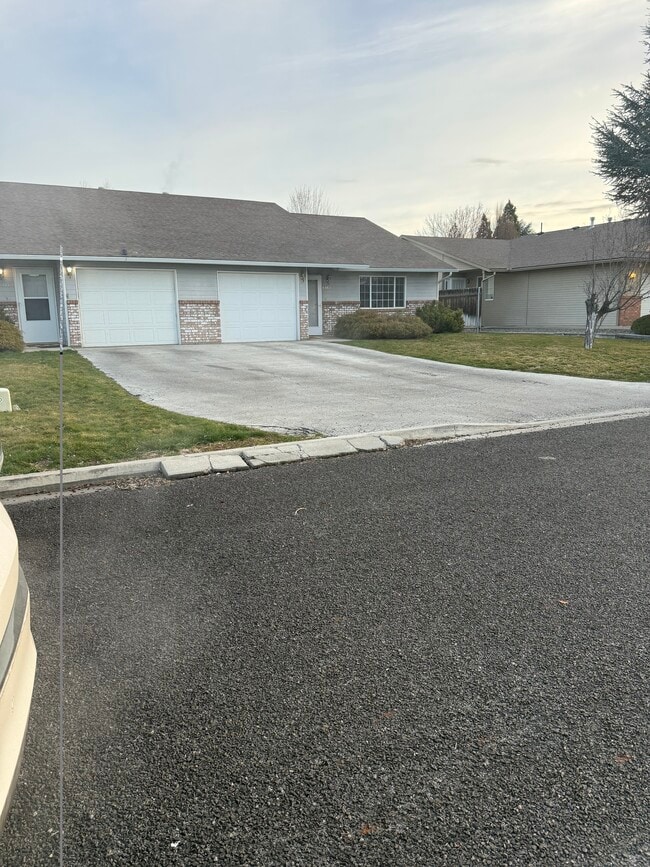 Building Photo - 5311 Lanai Dr