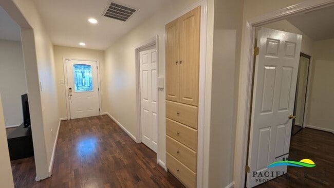 Photo - Bright and Roomy 2 Bedroom 2 Bathroom Home