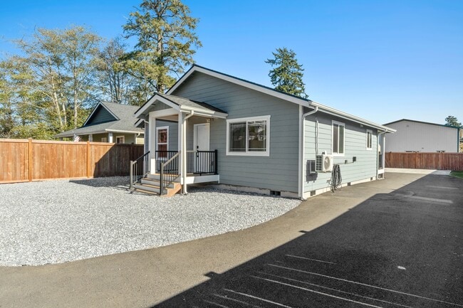 Photo - 842 N Montesano St