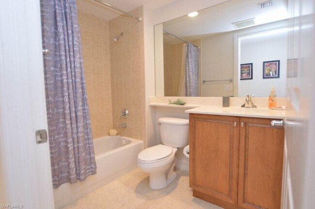 Photo - Beautifully decorated split 2/2 in stunnin...