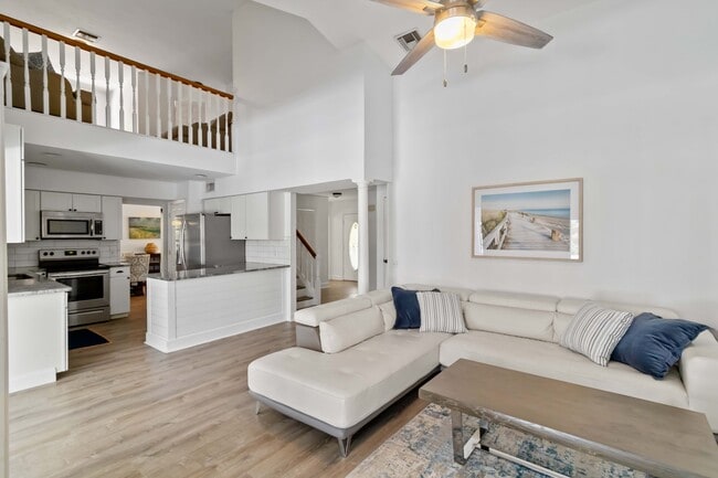 Photo - 7447 Hawkins Rd