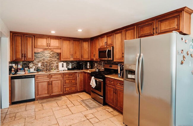 Photo - 2415 E 20th St