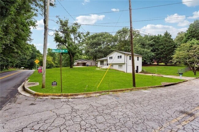 Photo - 2985 Dodson Dr