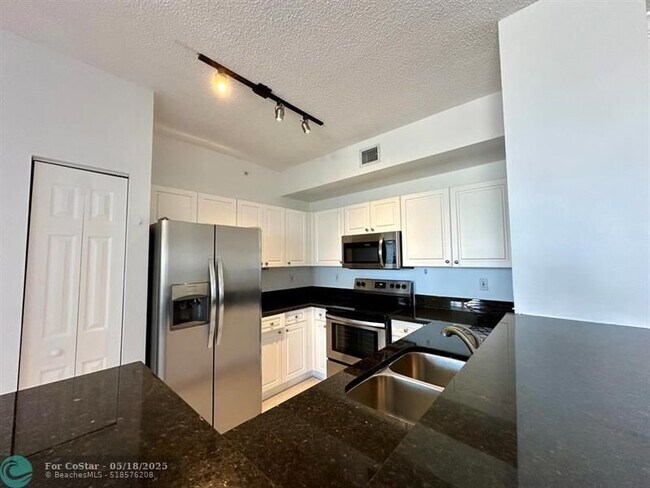 Photo - 651 Okeechobee Blvd Unidad PH 1204 Rental