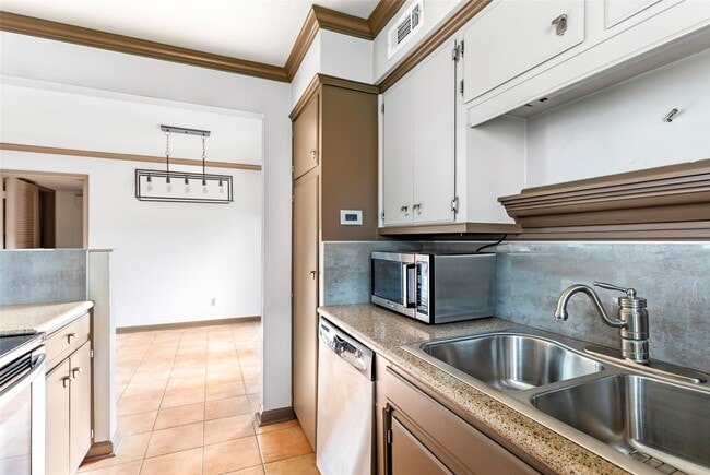 Photo - 2744 Briarhurst Dr Unit 51