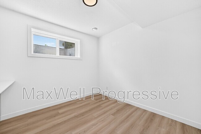Photo - 14510-14595 95 Ave NW