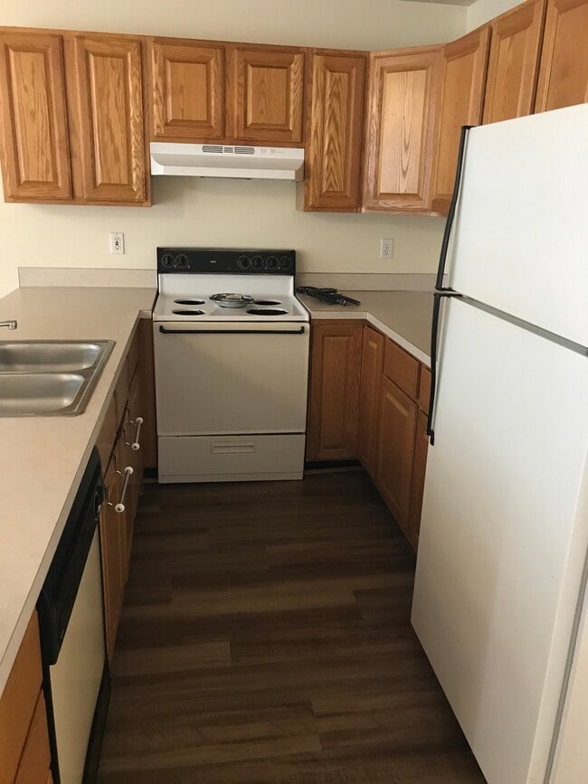 Photo - (SAM 15) 3 bedroom and 1.5 Bathroom duplex Unit 701