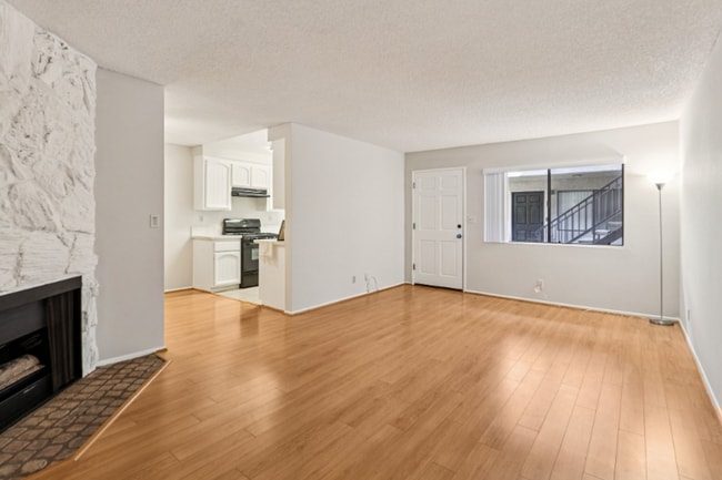 Photo - 725 E Providencia Ave Apartamento Unidad 109