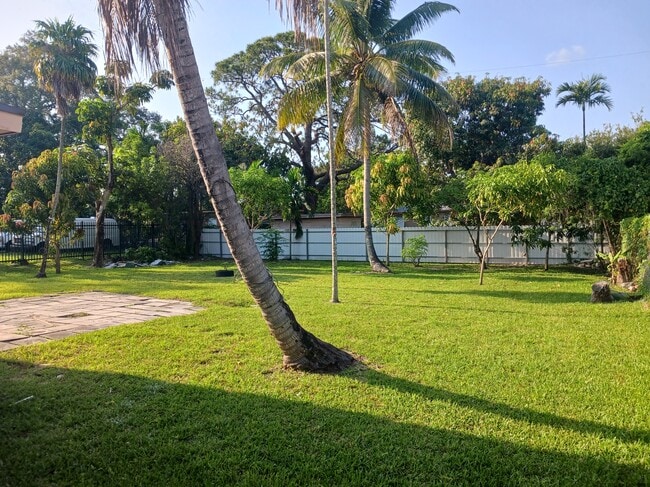 Photo - 560 NE 143rd St